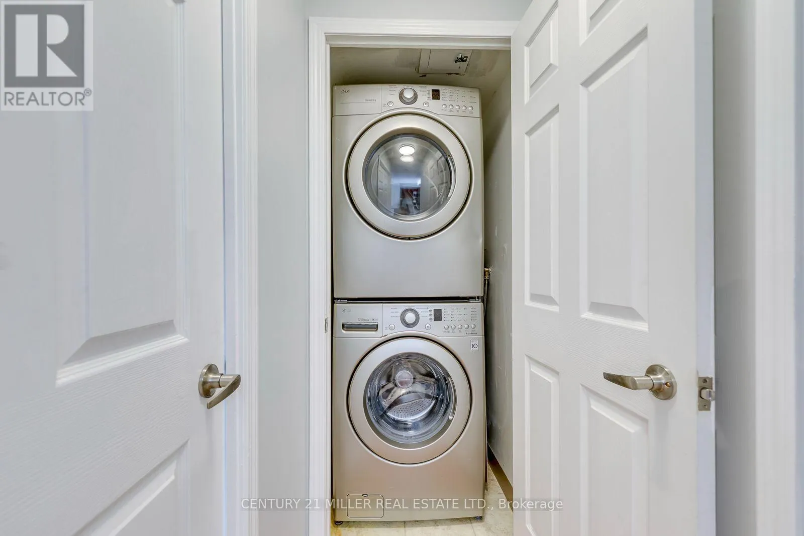 2010 - 335 RATHBURN ROAD W