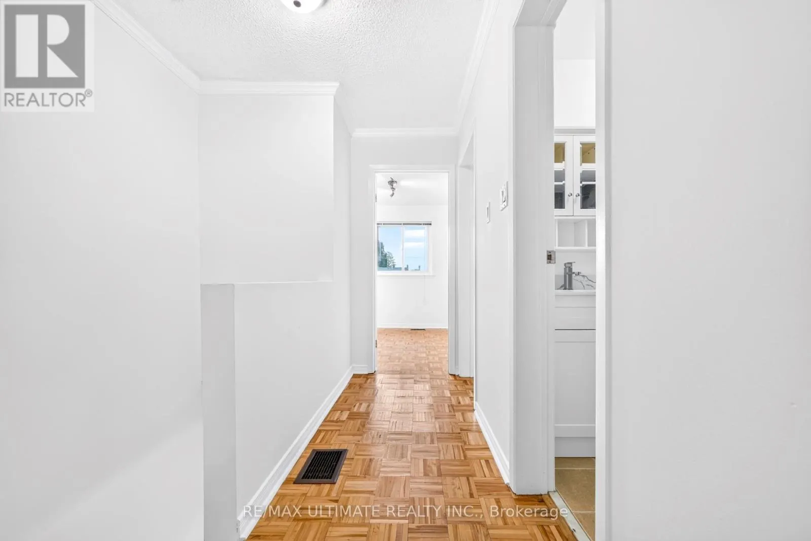 122 MOREGATE CRESCENT