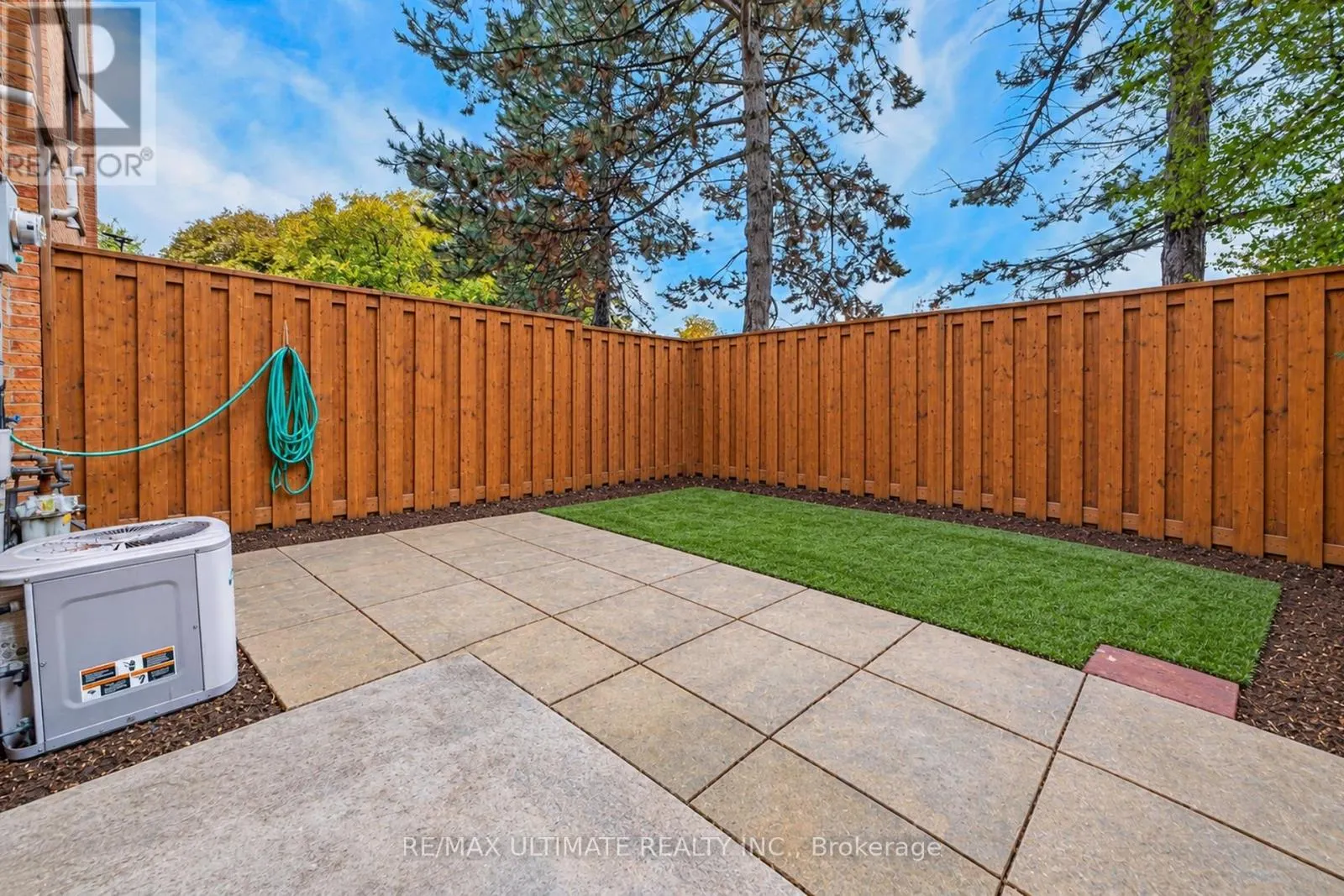 122 MOREGATE CRESCENT