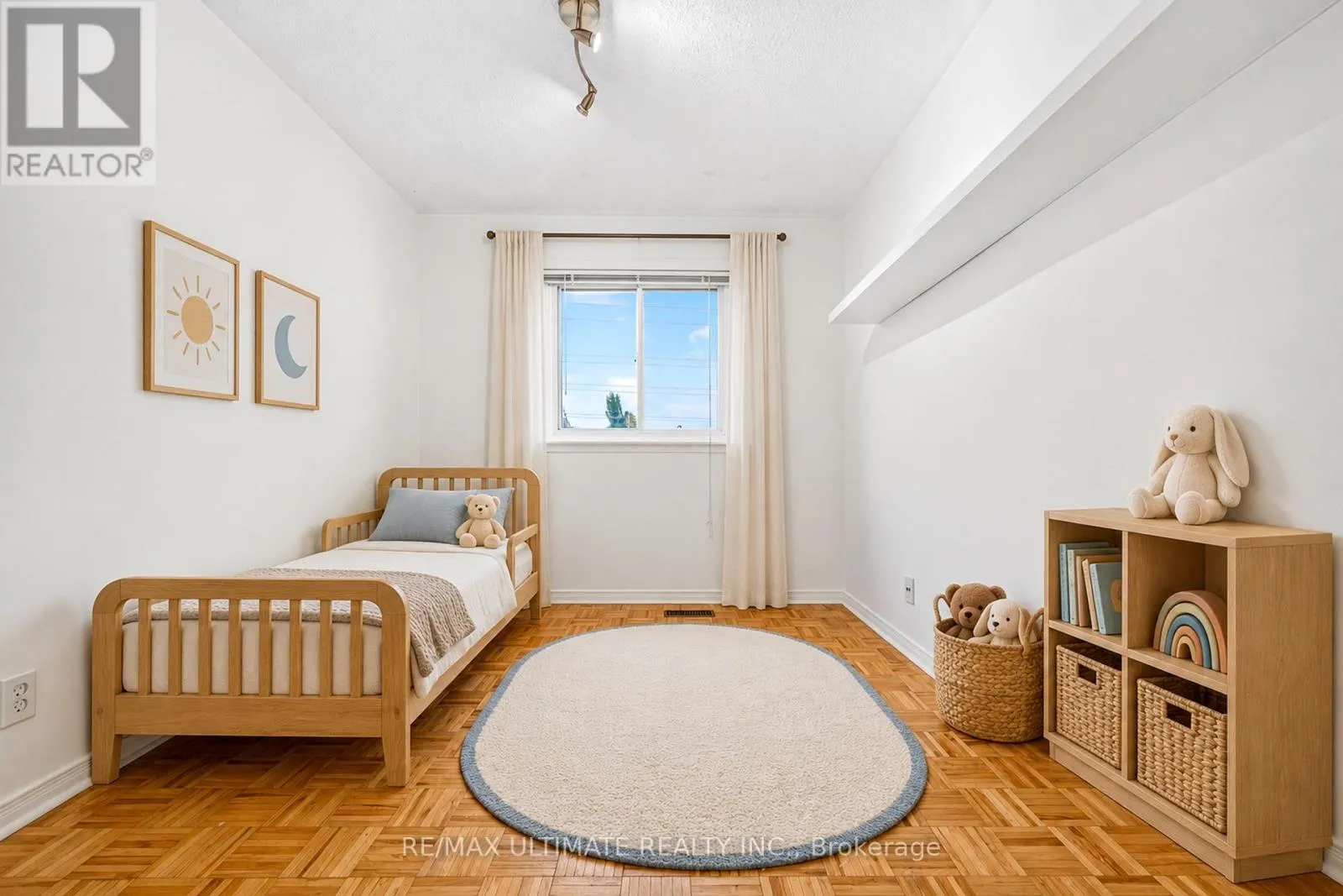 122 MOREGATE CRESCENT