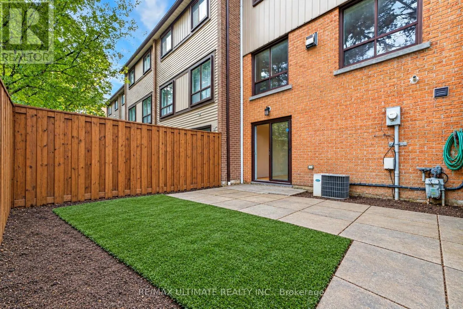 122 MOREGATE CRESCENT