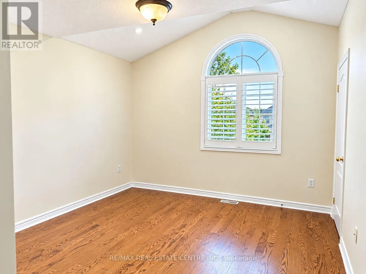 1302 RENFIELD DRIVE