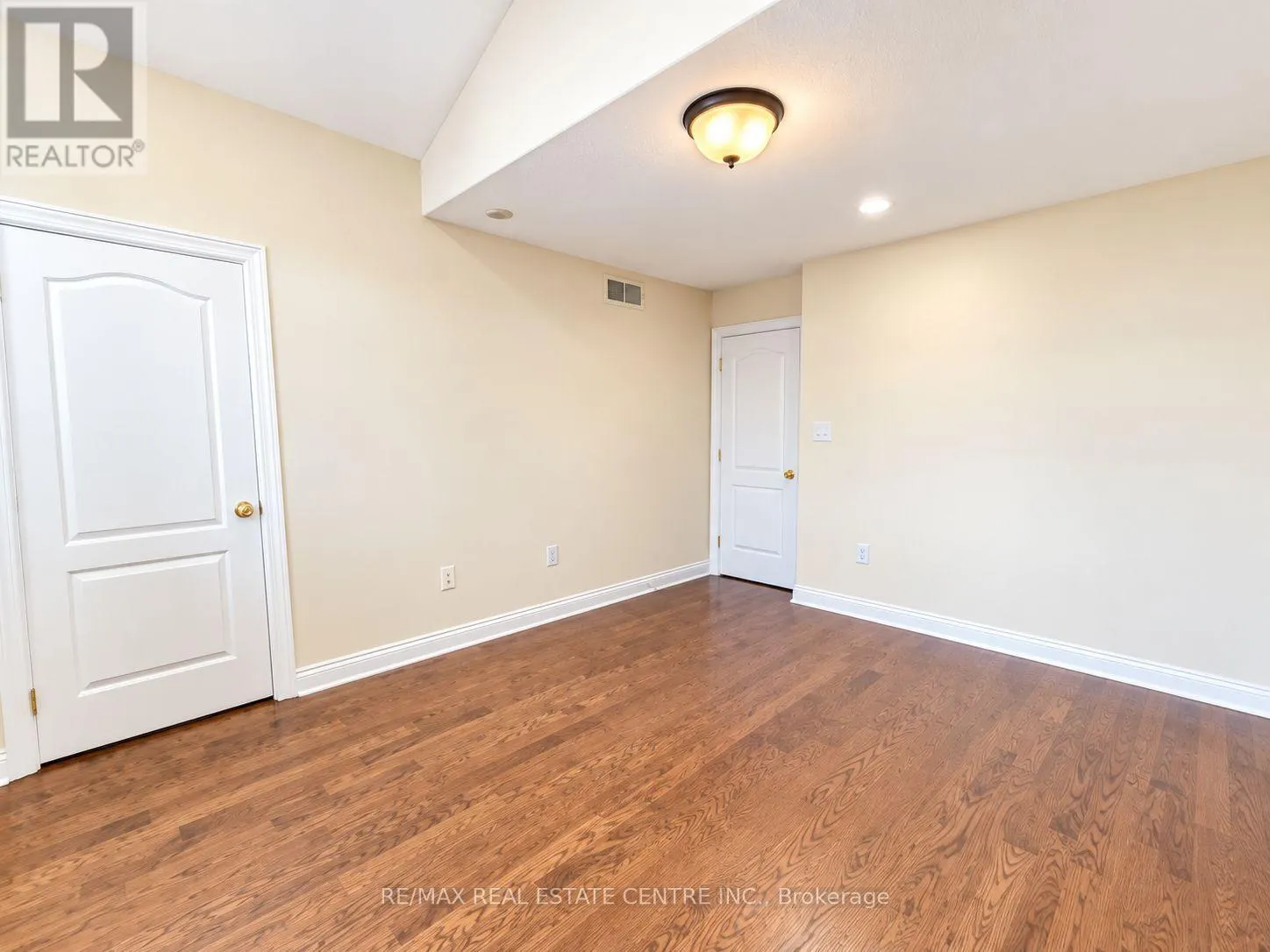 1302 RENFIELD DRIVE