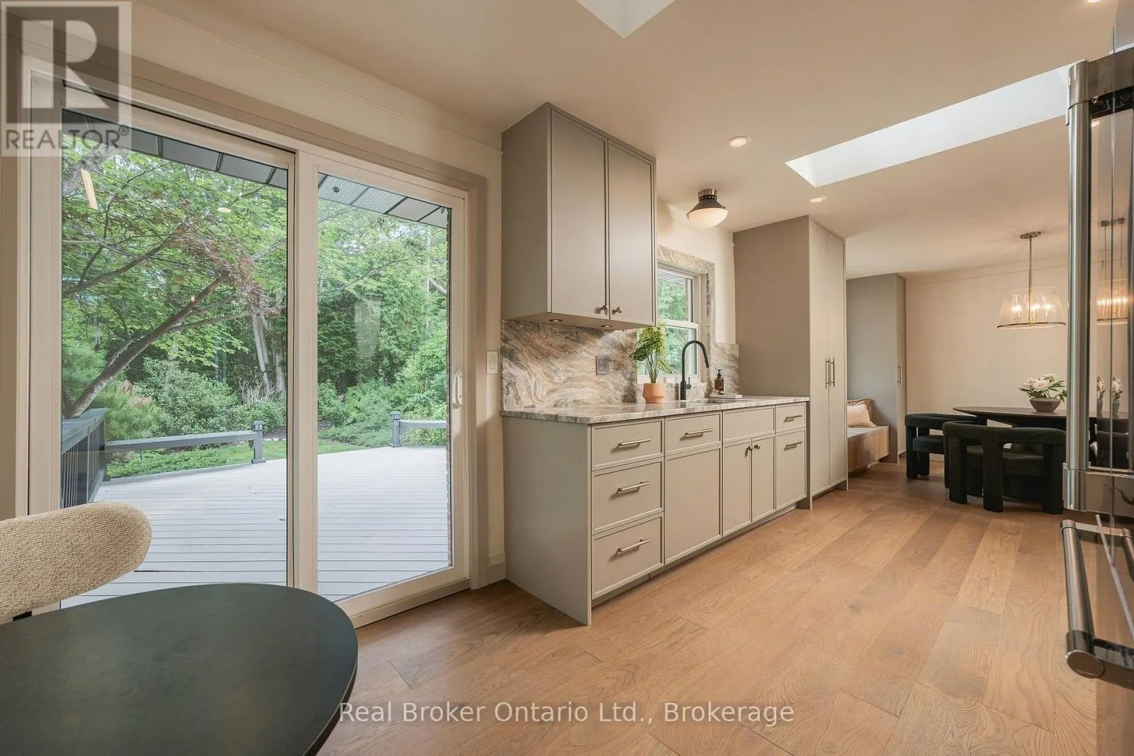 571 LEONARD COURT