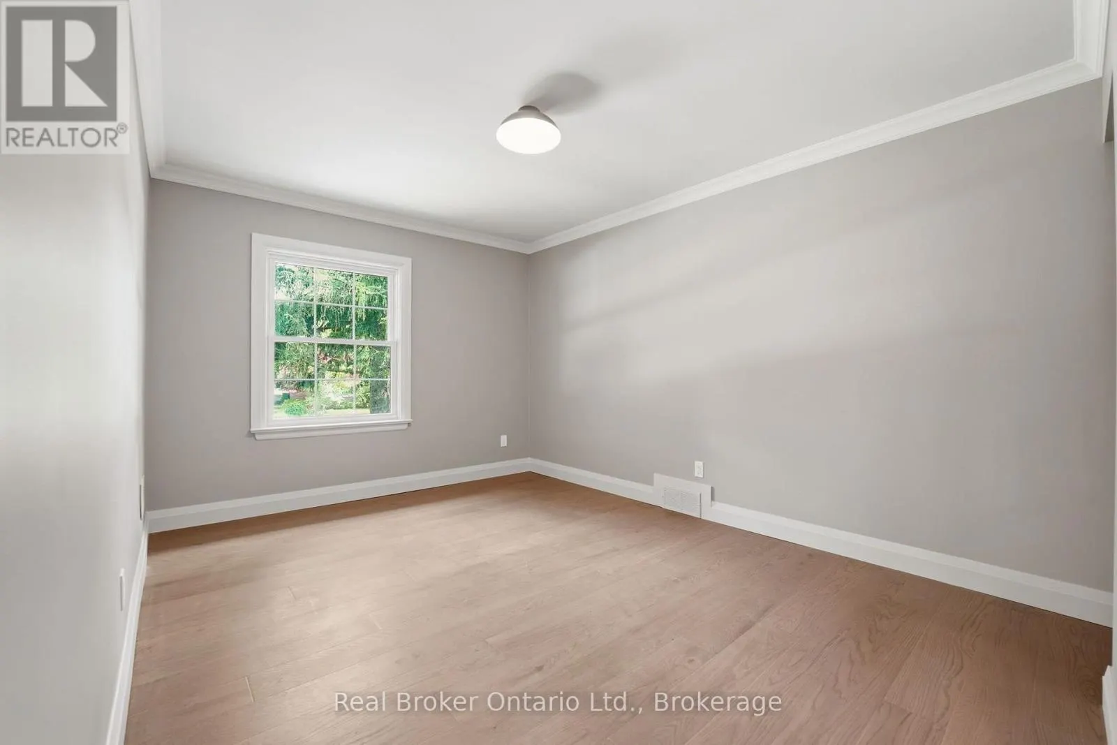 571 LEONARD COURT