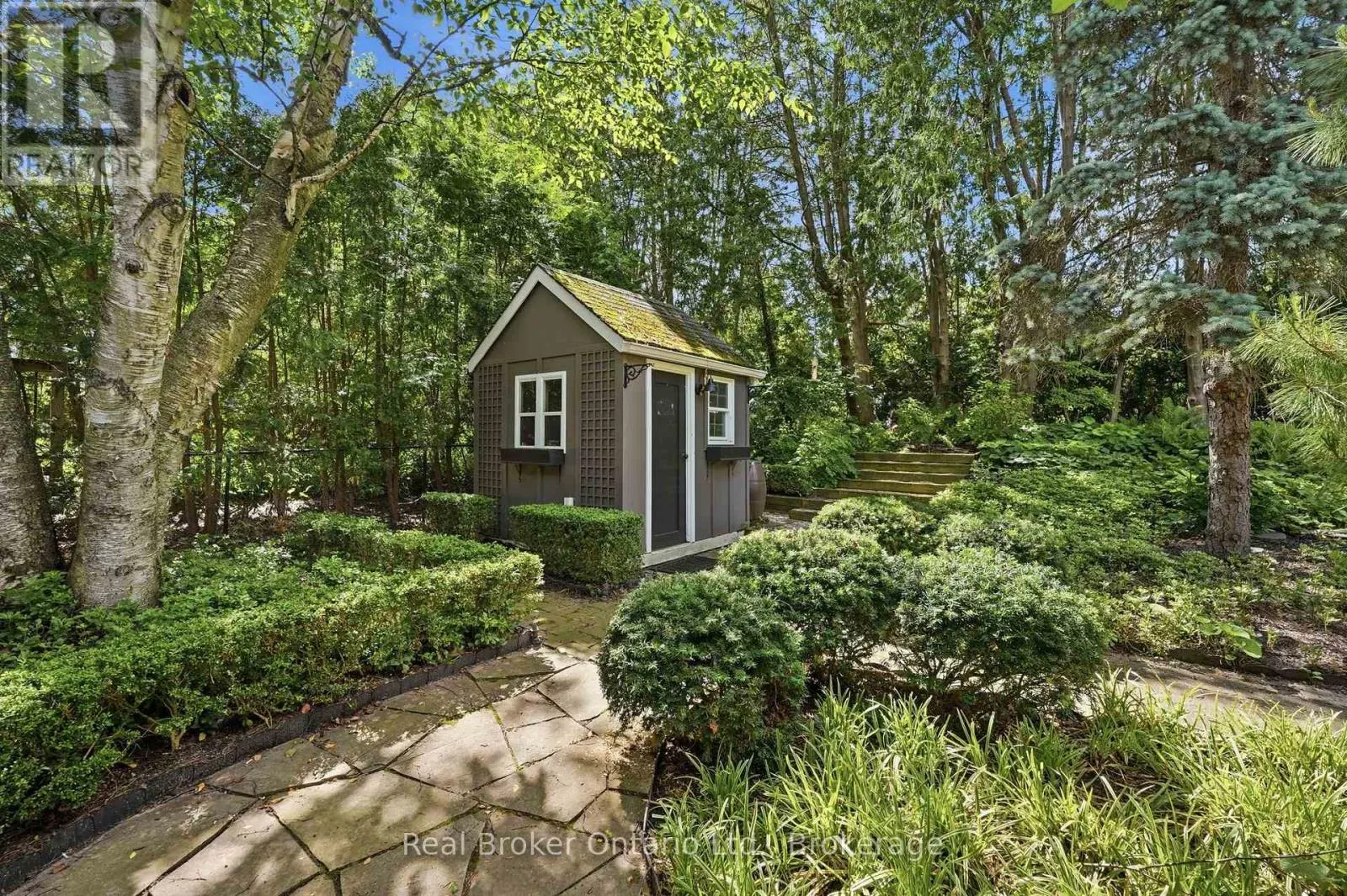 571 LEONARD COURT