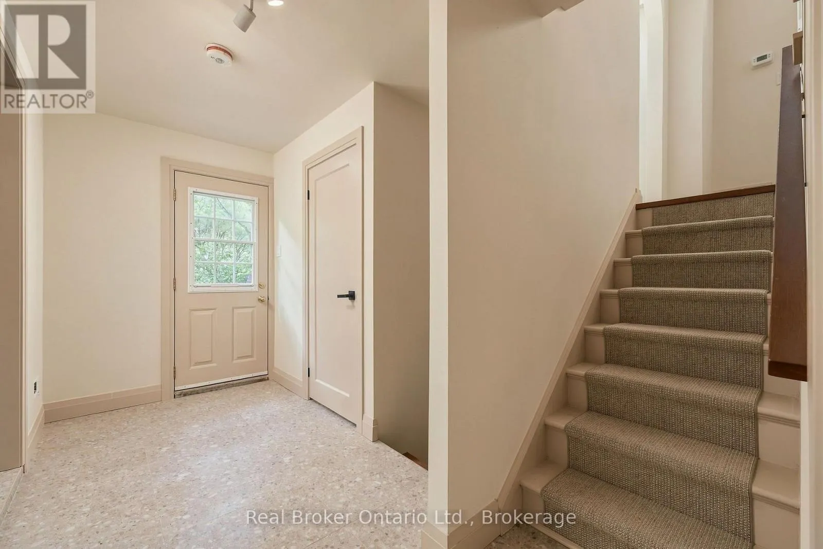 571 LEONARD COURT