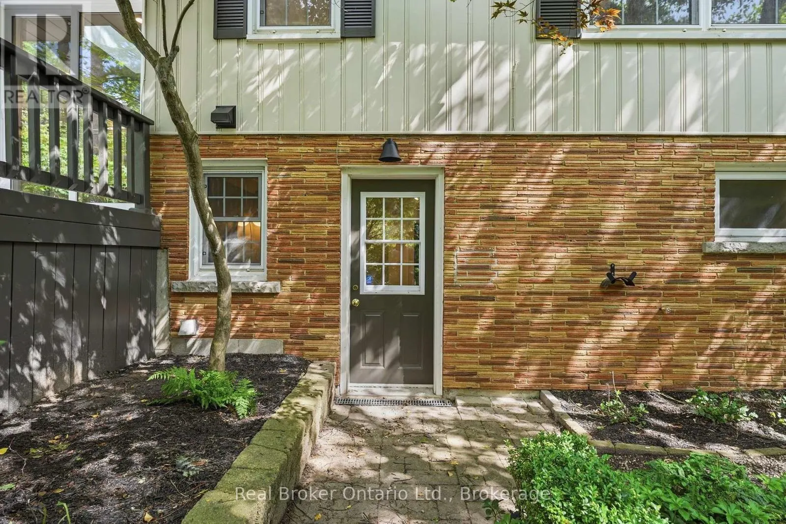 571 LEONARD COURT