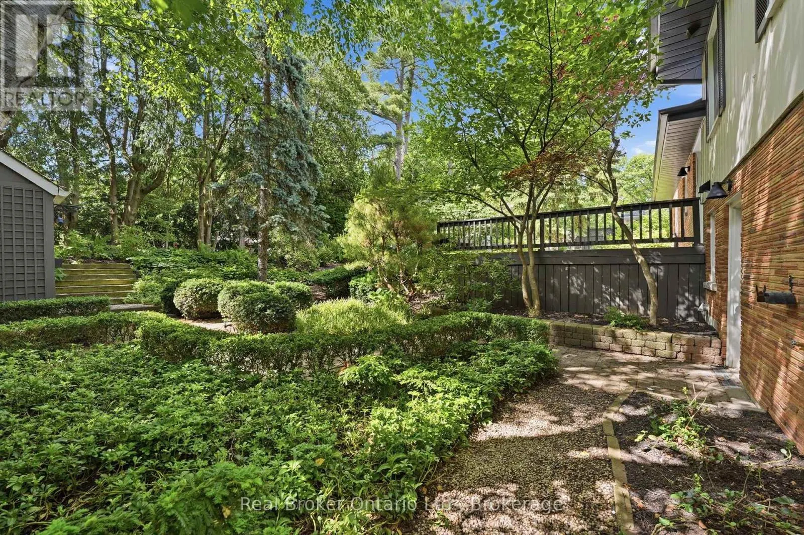 571 LEONARD COURT