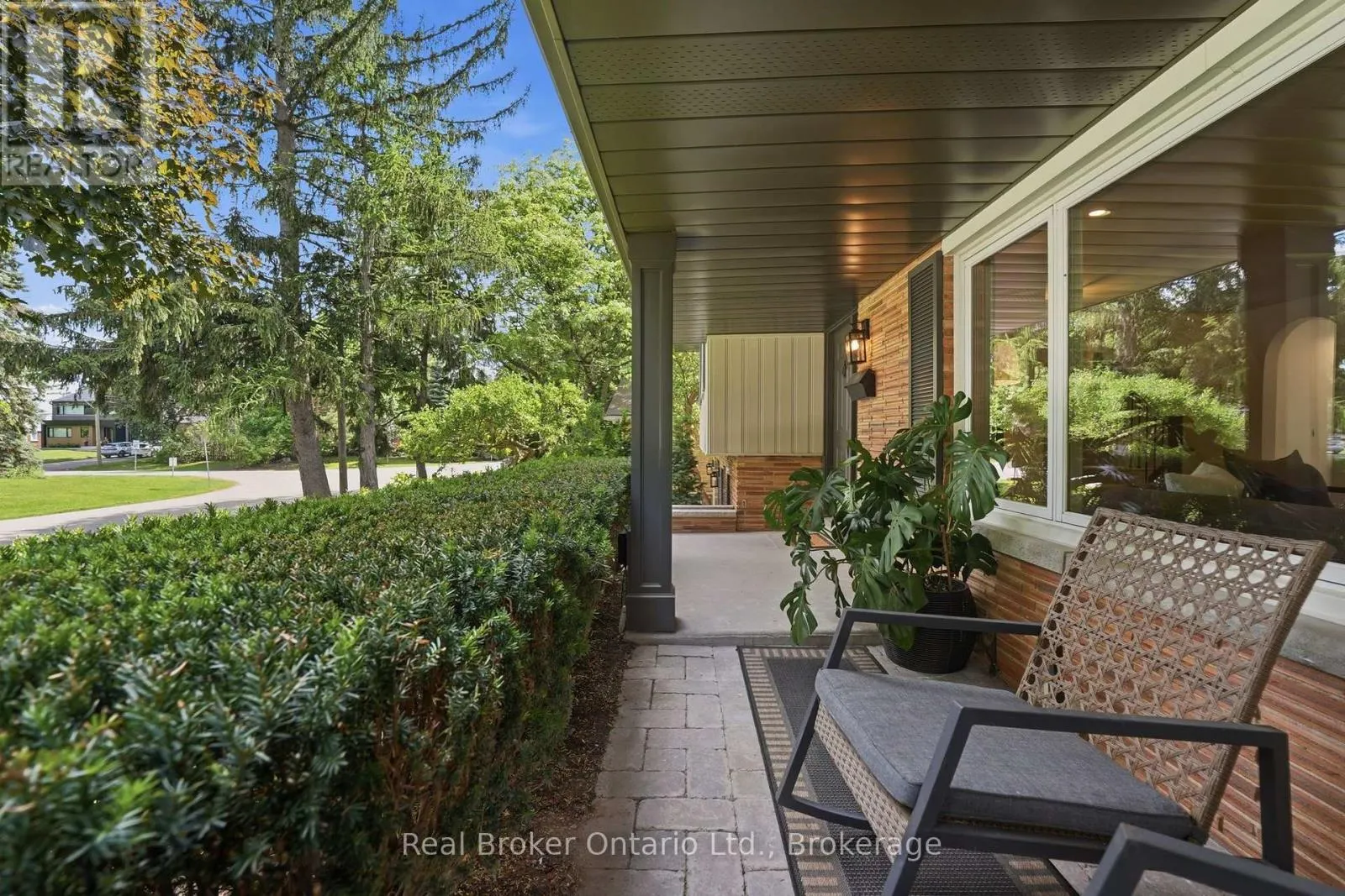 571 LEONARD COURT
