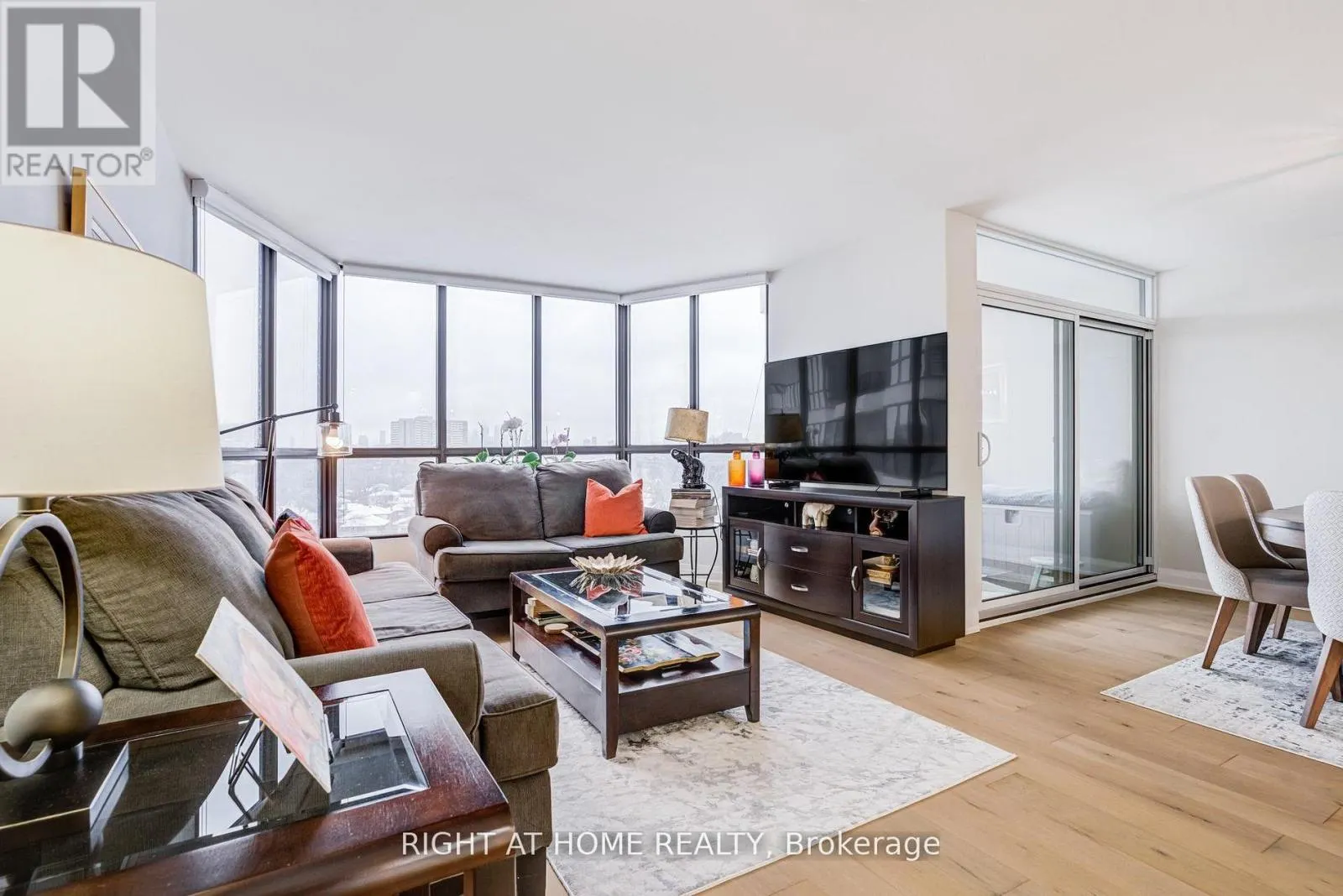 606 - 1333 BLOOR STREET E