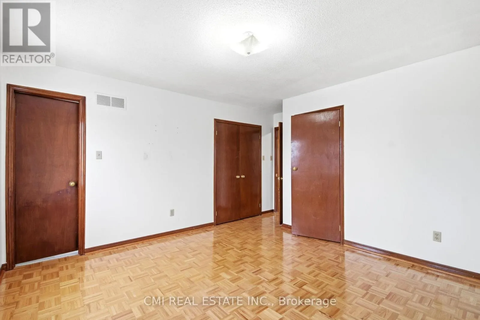 3 FOREST POINT DRIVE