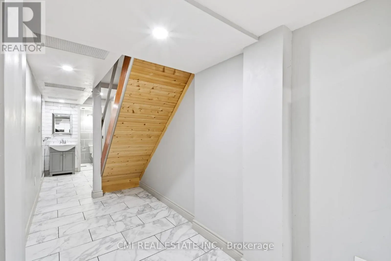 3 FOREST POINT DRIVE