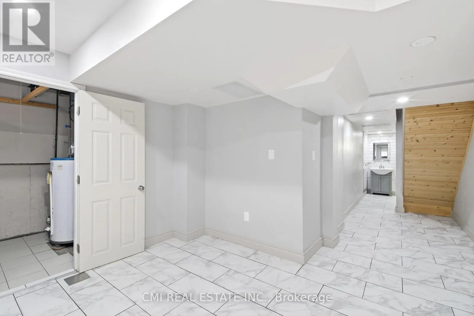 3 FOREST POINT DRIVE