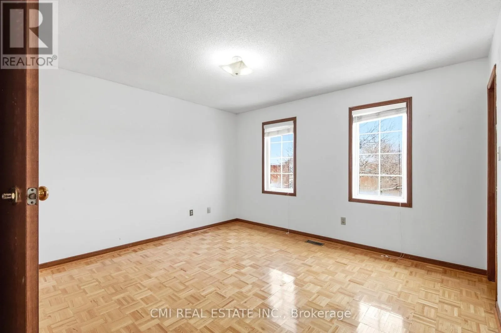 3 FOREST POINT DRIVE