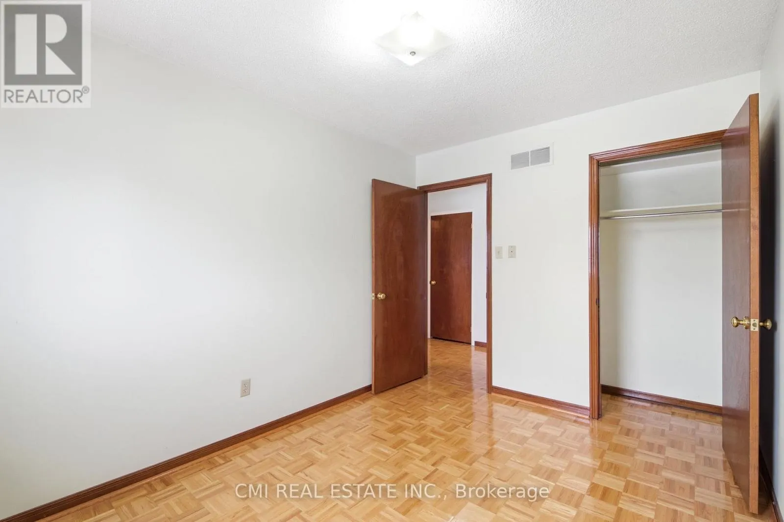 3 FOREST POINT DRIVE