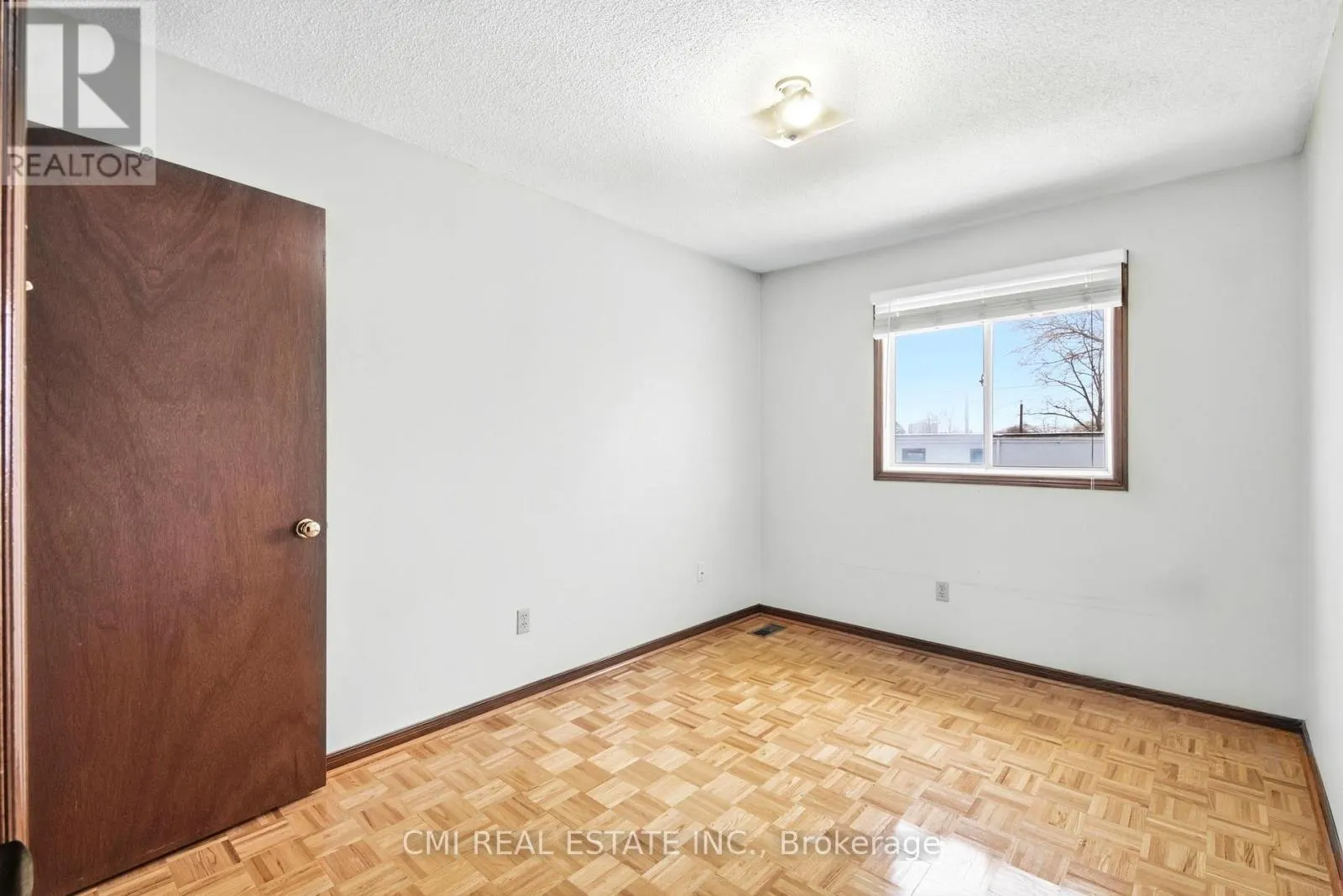 3 FOREST POINT DRIVE