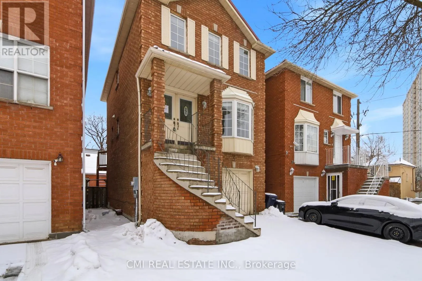 3 FOREST POINT DRIVE