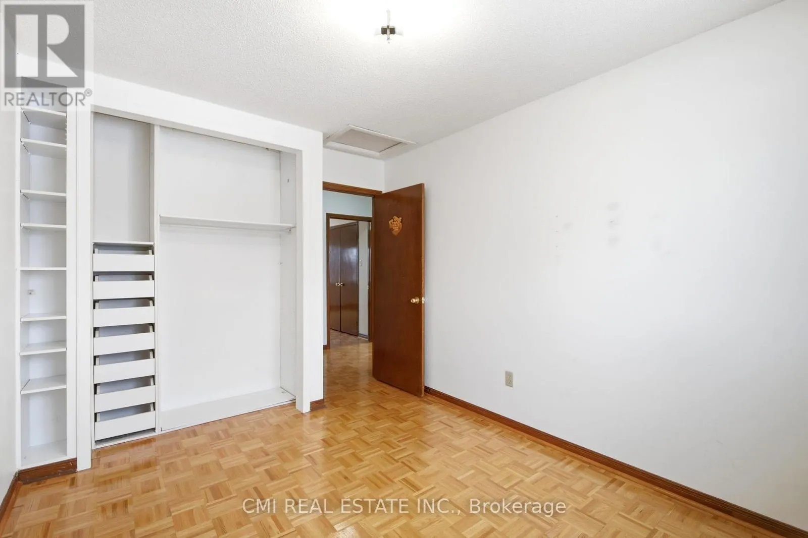 3 FOREST POINT DRIVE