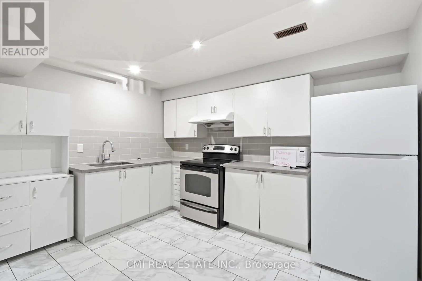 3 FOREST POINT DRIVE