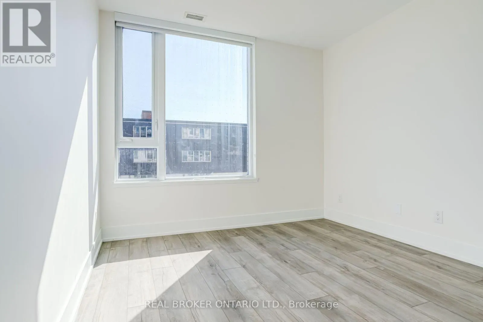 208 - 11 MARYPORT AVENUE