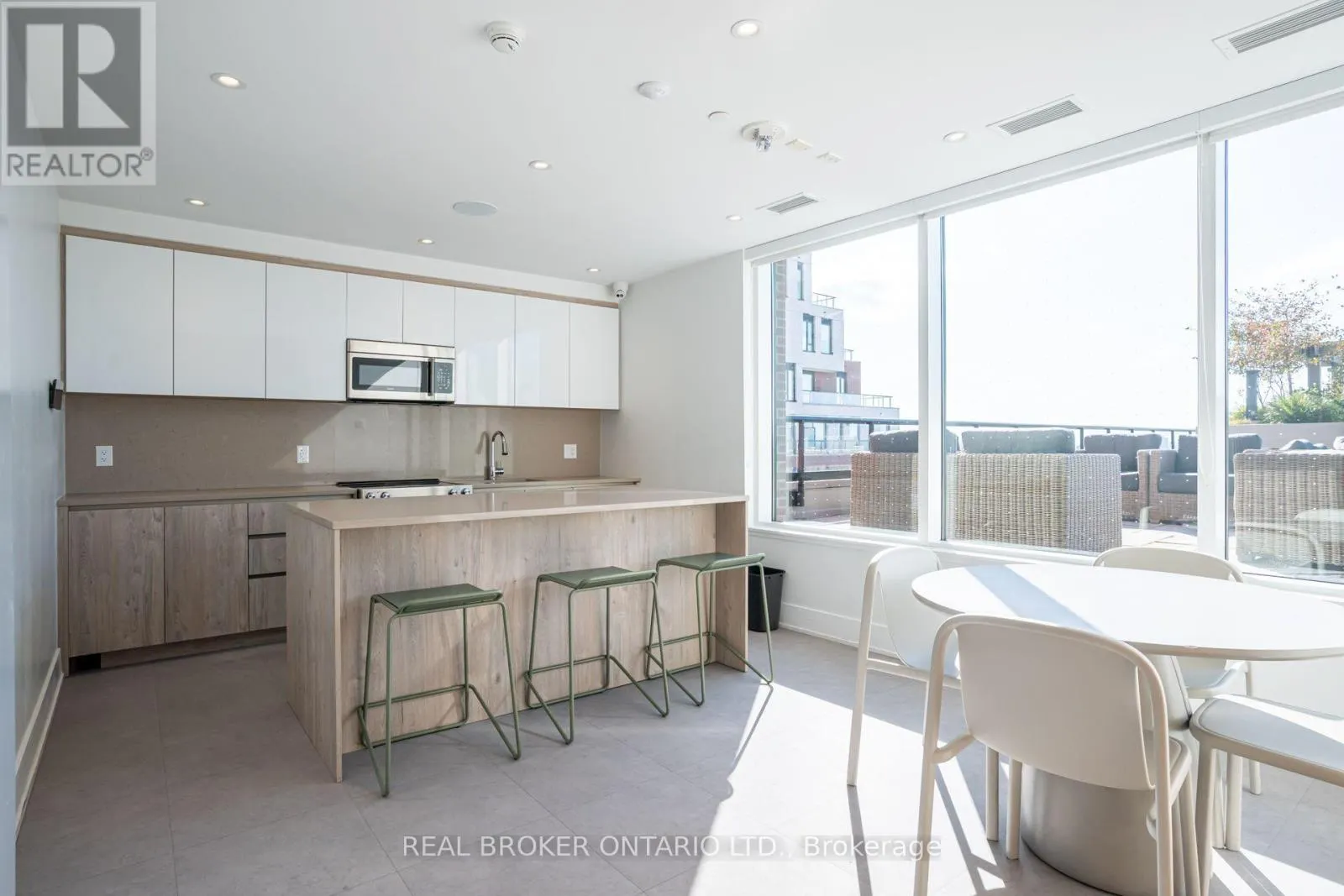 208 - 11 MARYPORT AVENUE
