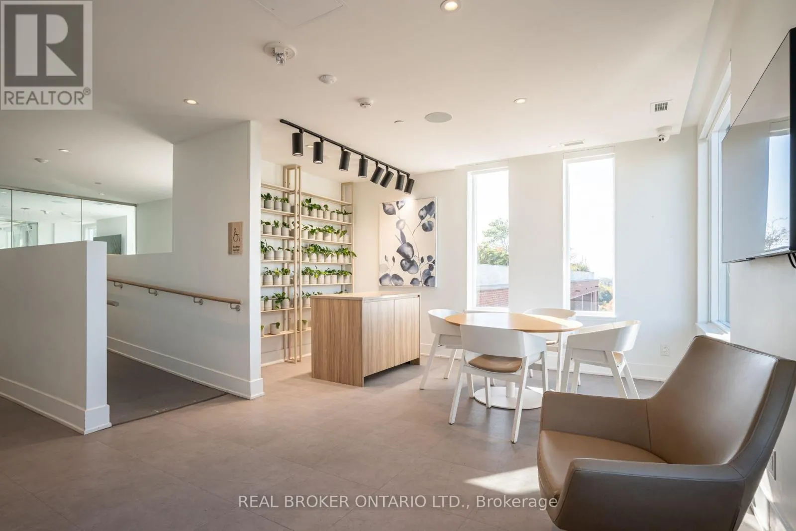 208 - 11 MARYPORT AVENUE