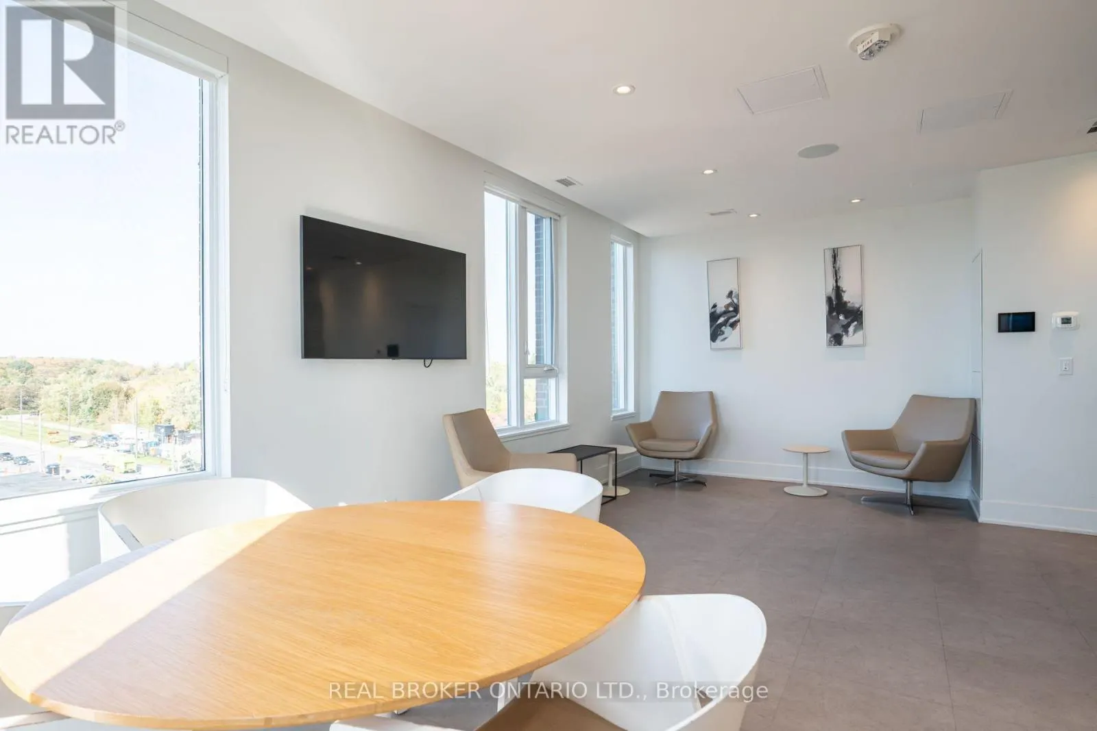 208 - 11 MARYPORT AVENUE