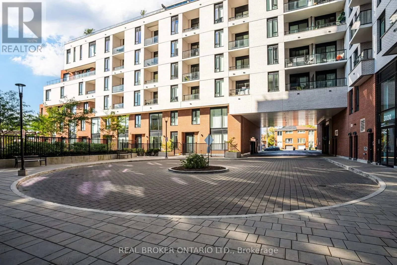 208 - 11 MARYPORT AVENUE