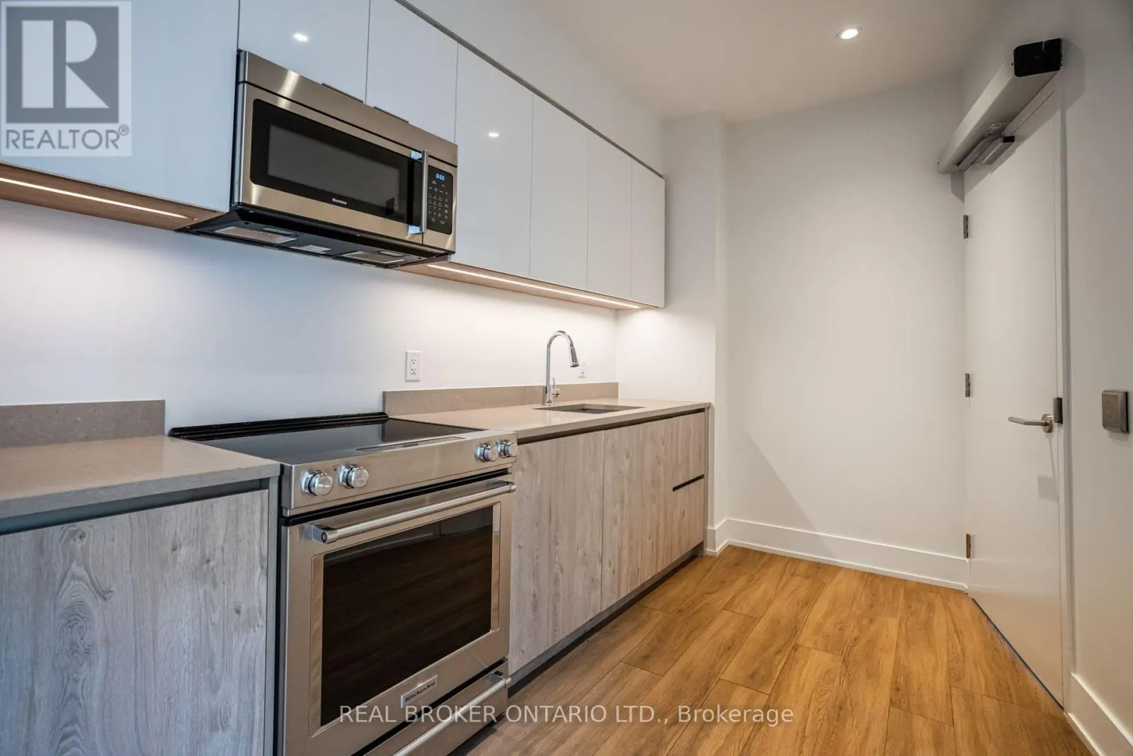 208 - 11 MARYPORT AVENUE