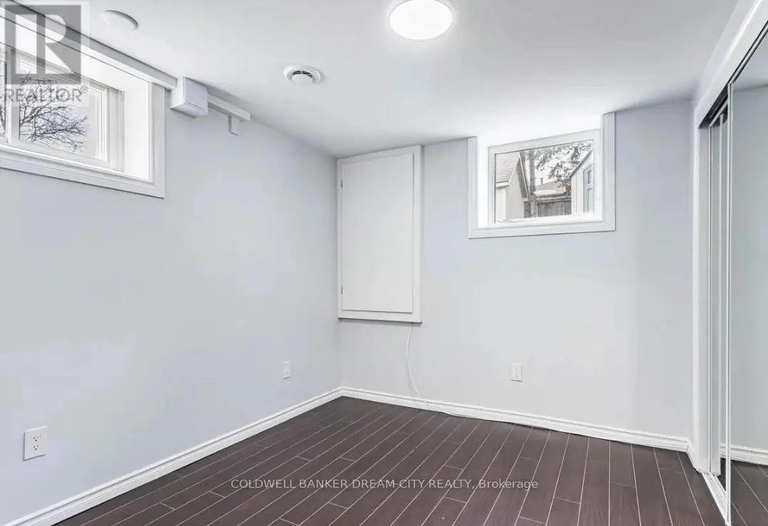 LOWER - 231 ELIZABETH STREET S