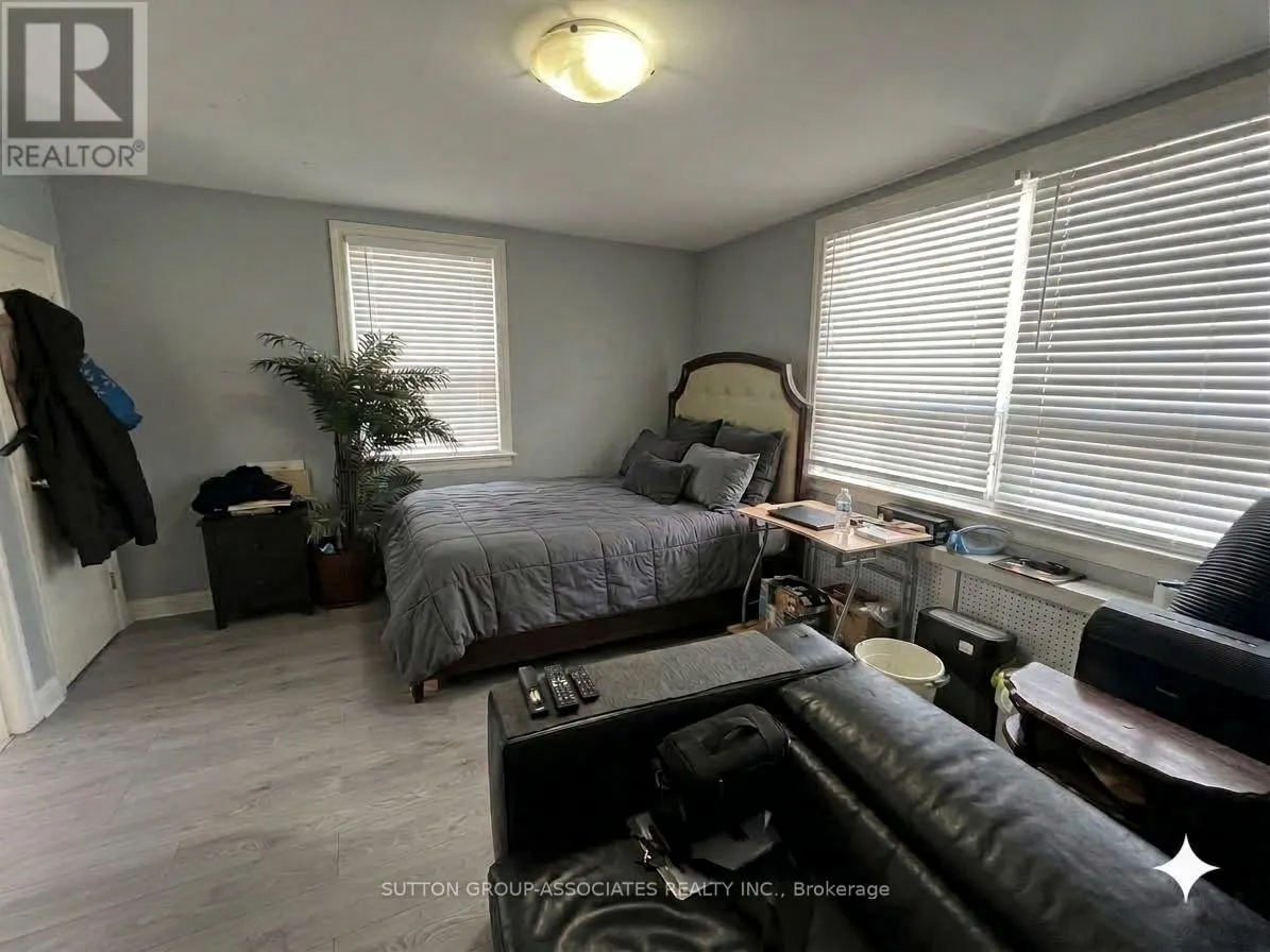 2595 EGLINTON AVENUE W