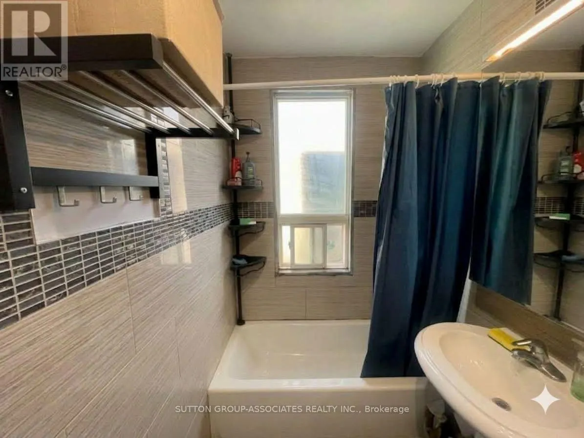 2595 EGLINTON AVENUE W