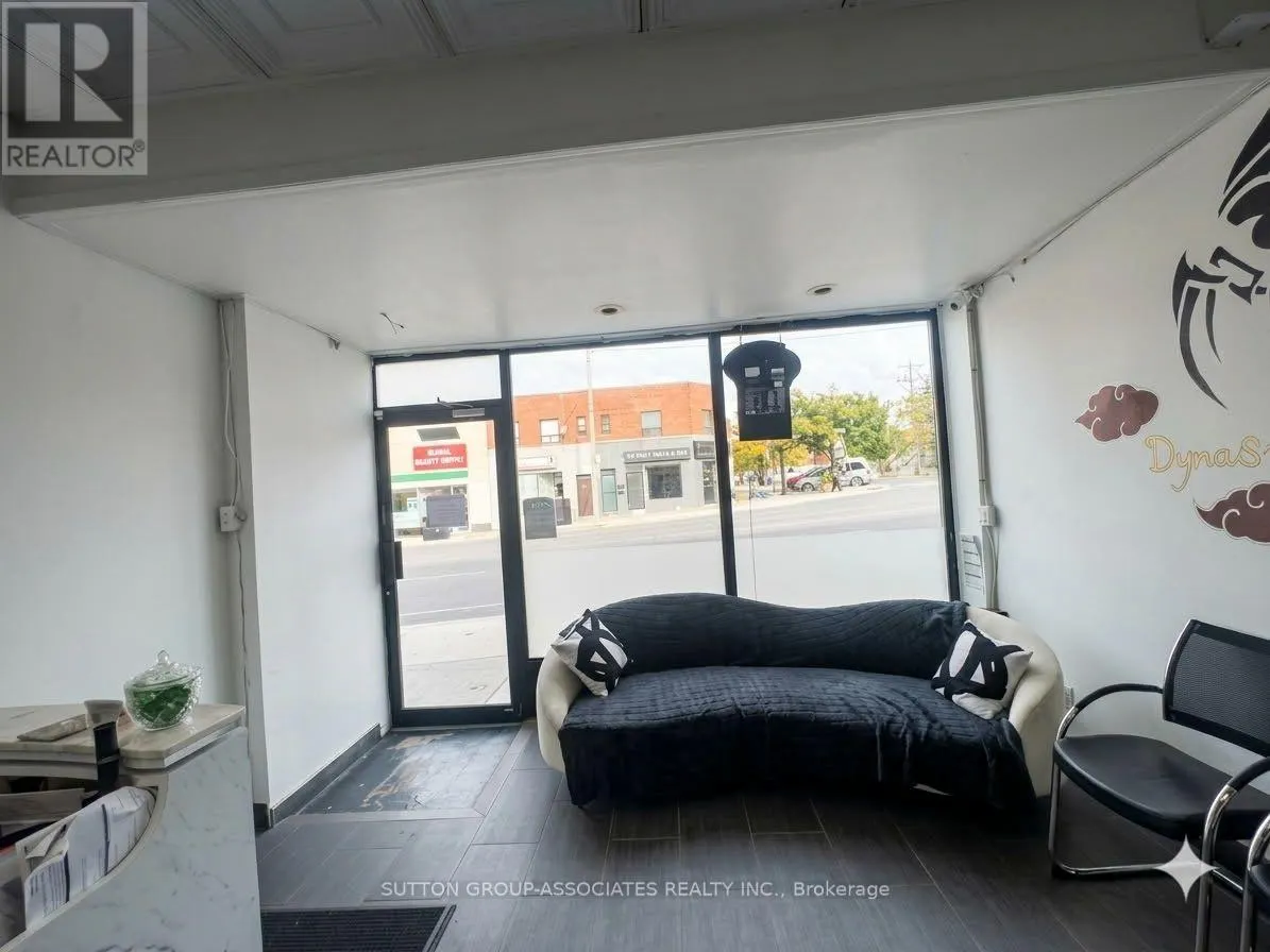 2595 EGLINTON AVENUE W