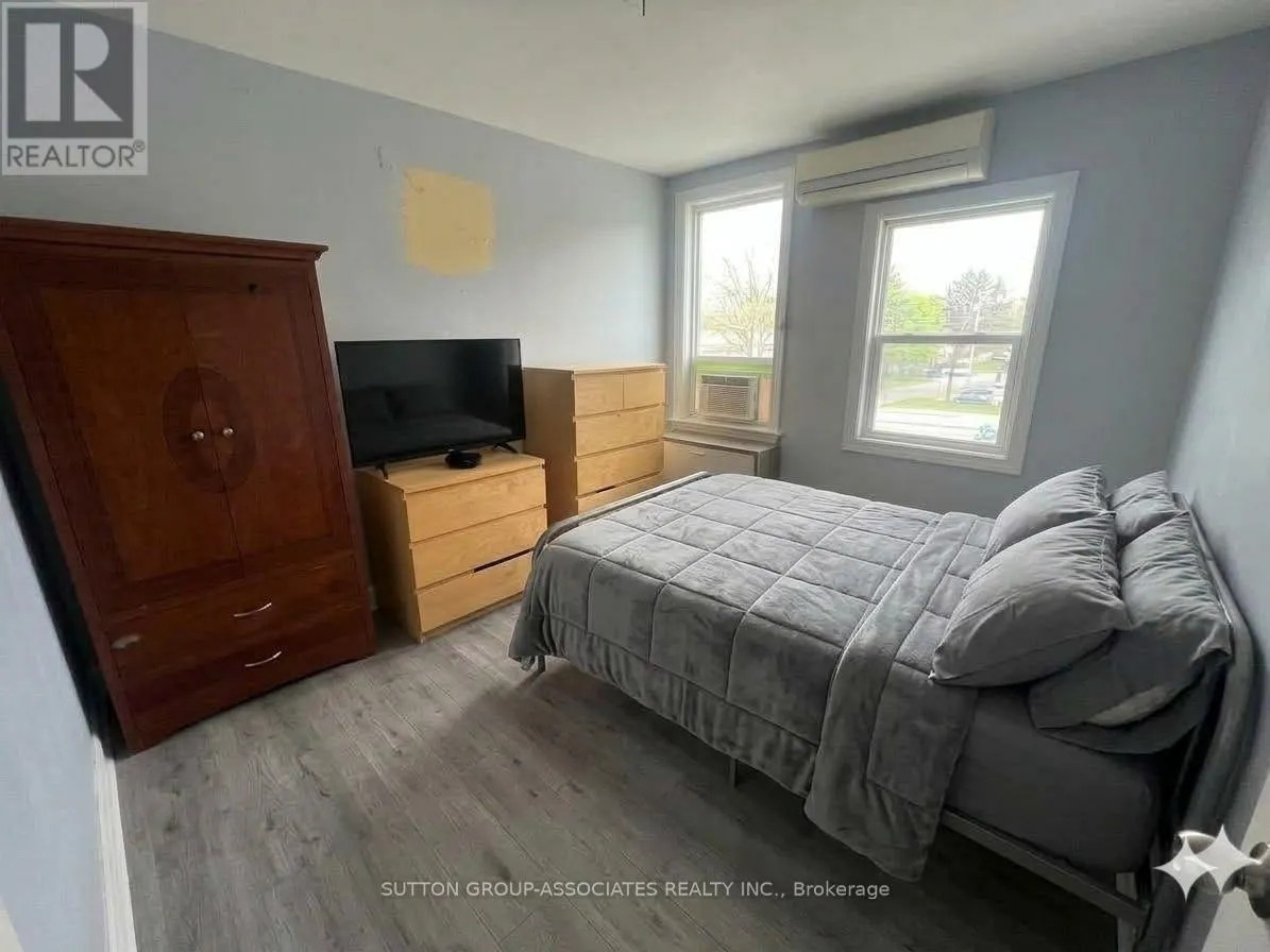 2595 EGLINTON AVENUE W