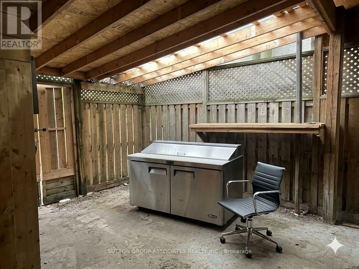 2595 EGLINTON AVENUE W