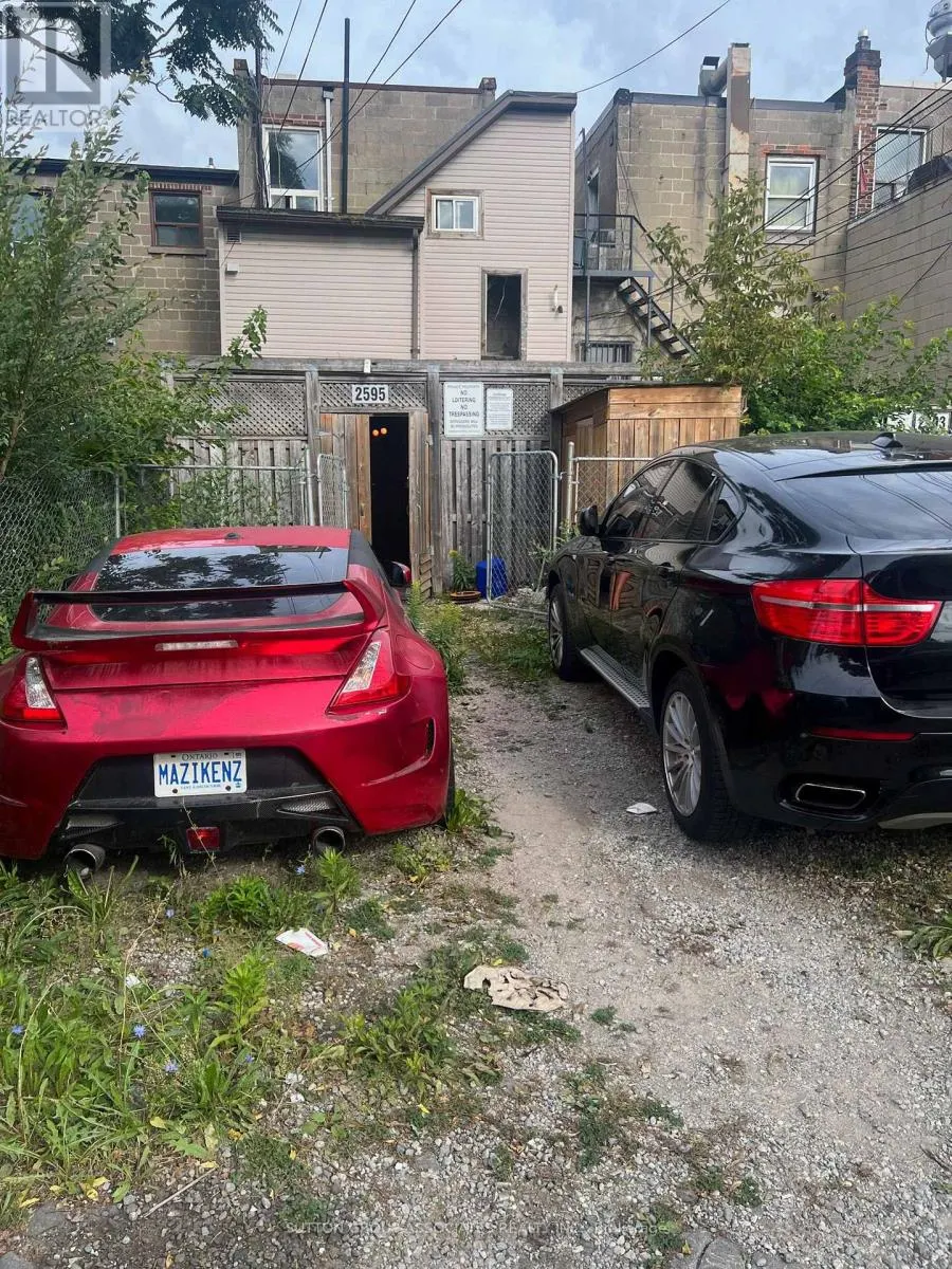 2595 EGLINTON AVENUE W
