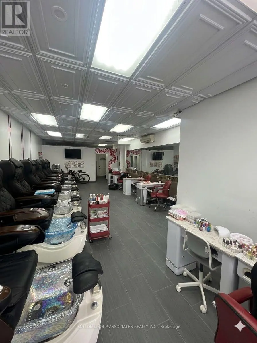 2595 EGLINTON AVENUE W