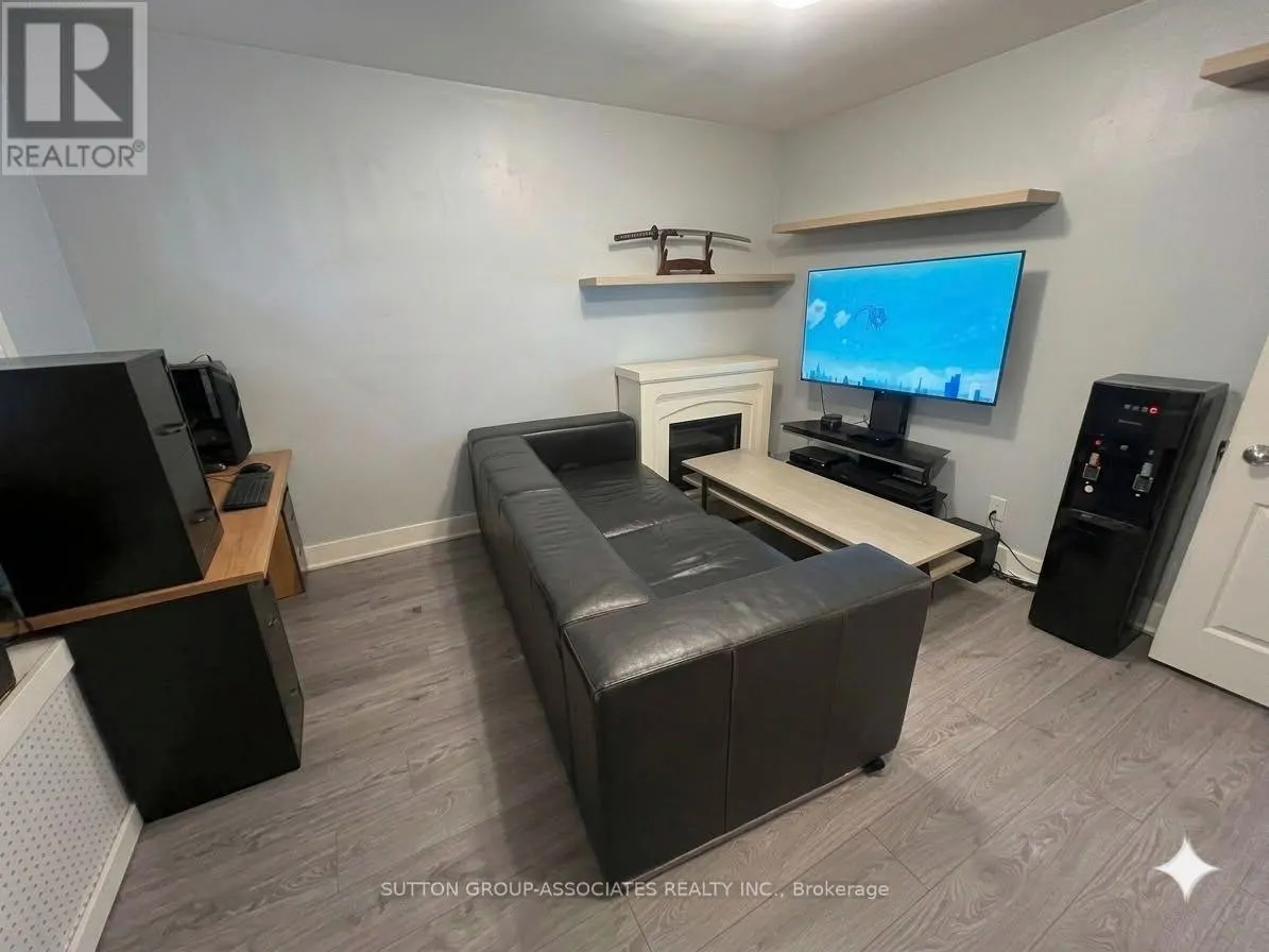 2595 EGLINTON AVENUE W