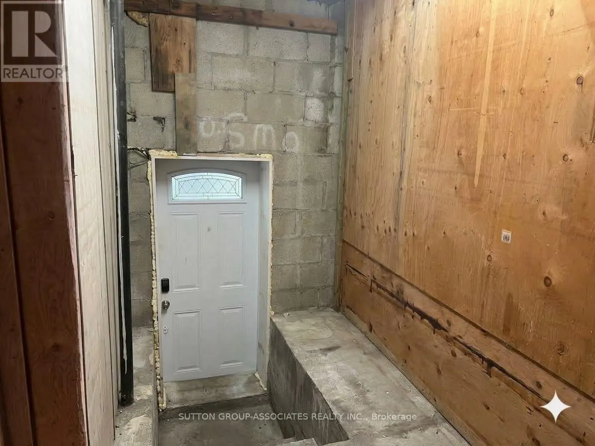 2595 EGLINTON AVENUE W