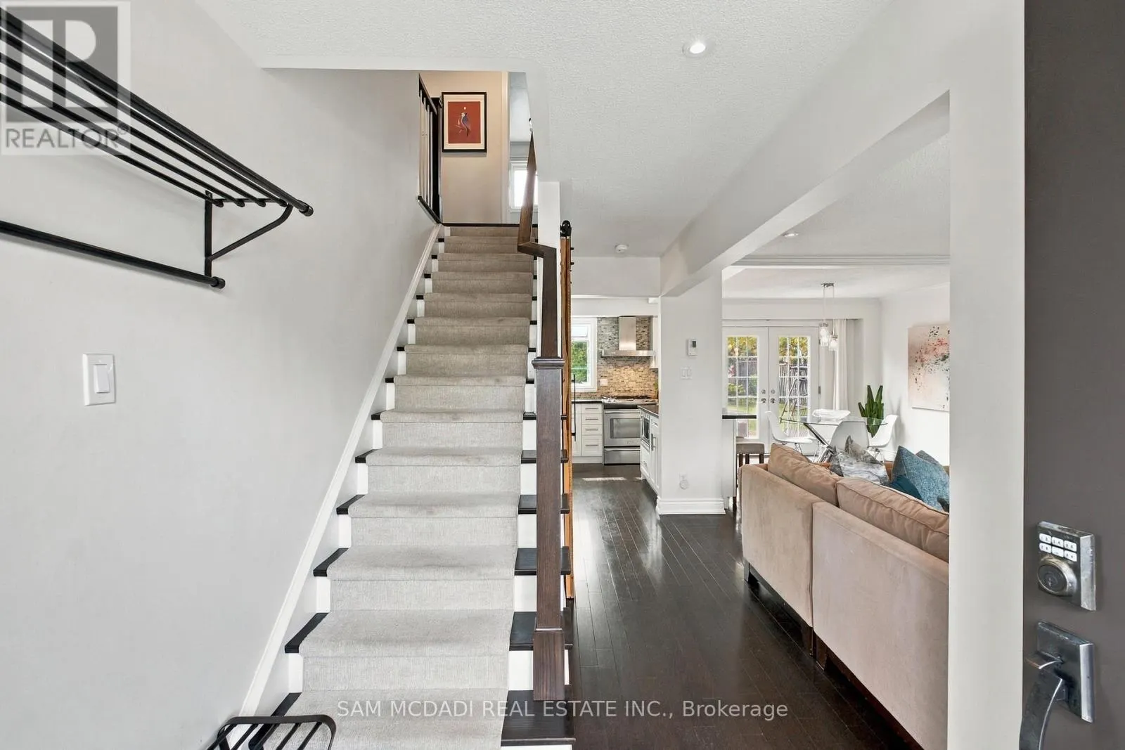 2528 FRANKFIELD ROAD