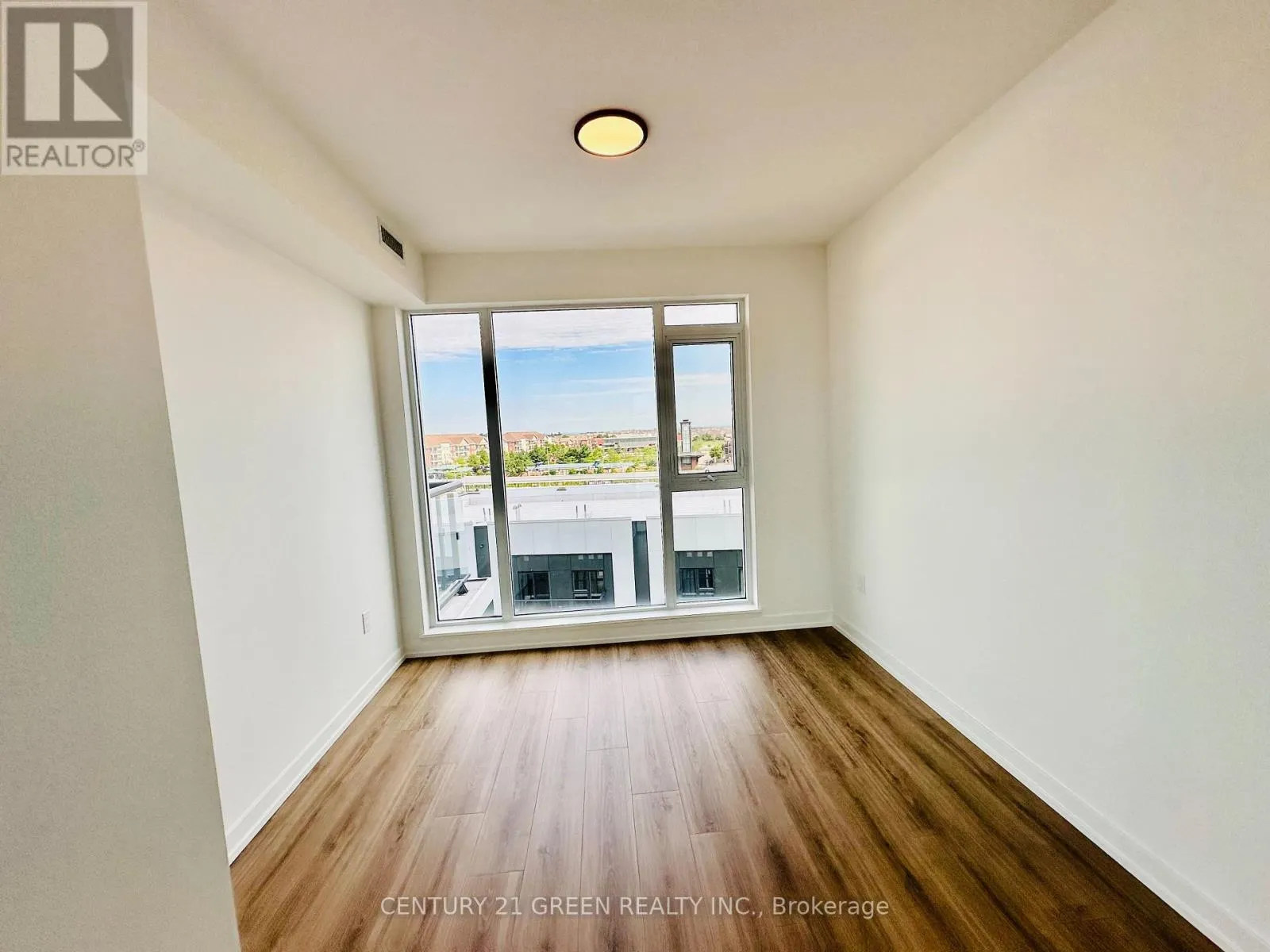 503 - 10 LAGERFELD DRIVE