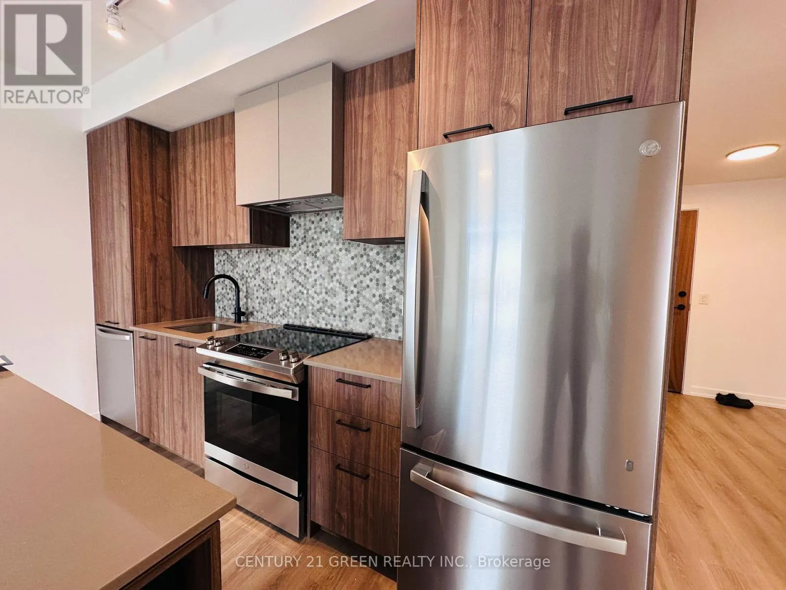 503 - 10 LAGERFELD DRIVE