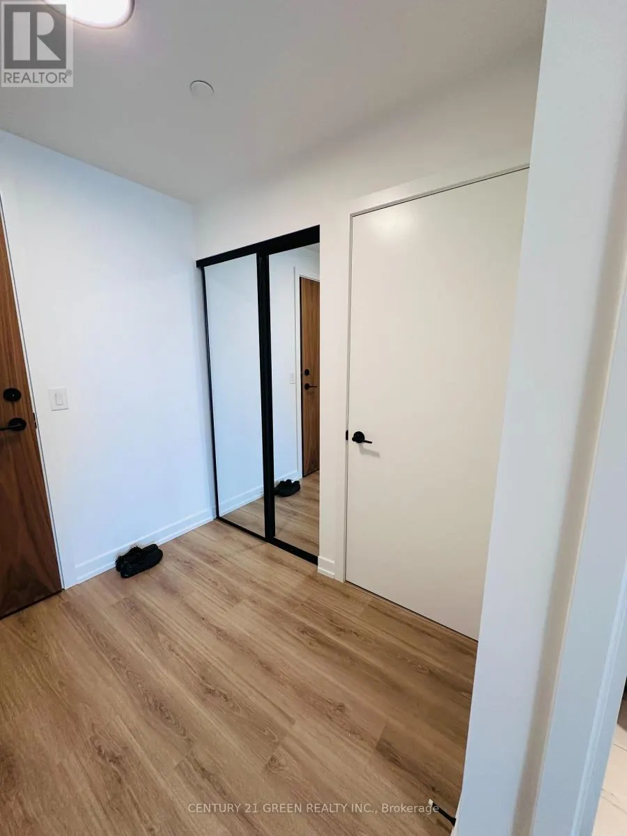 503 - 10 LAGERFELD DRIVE