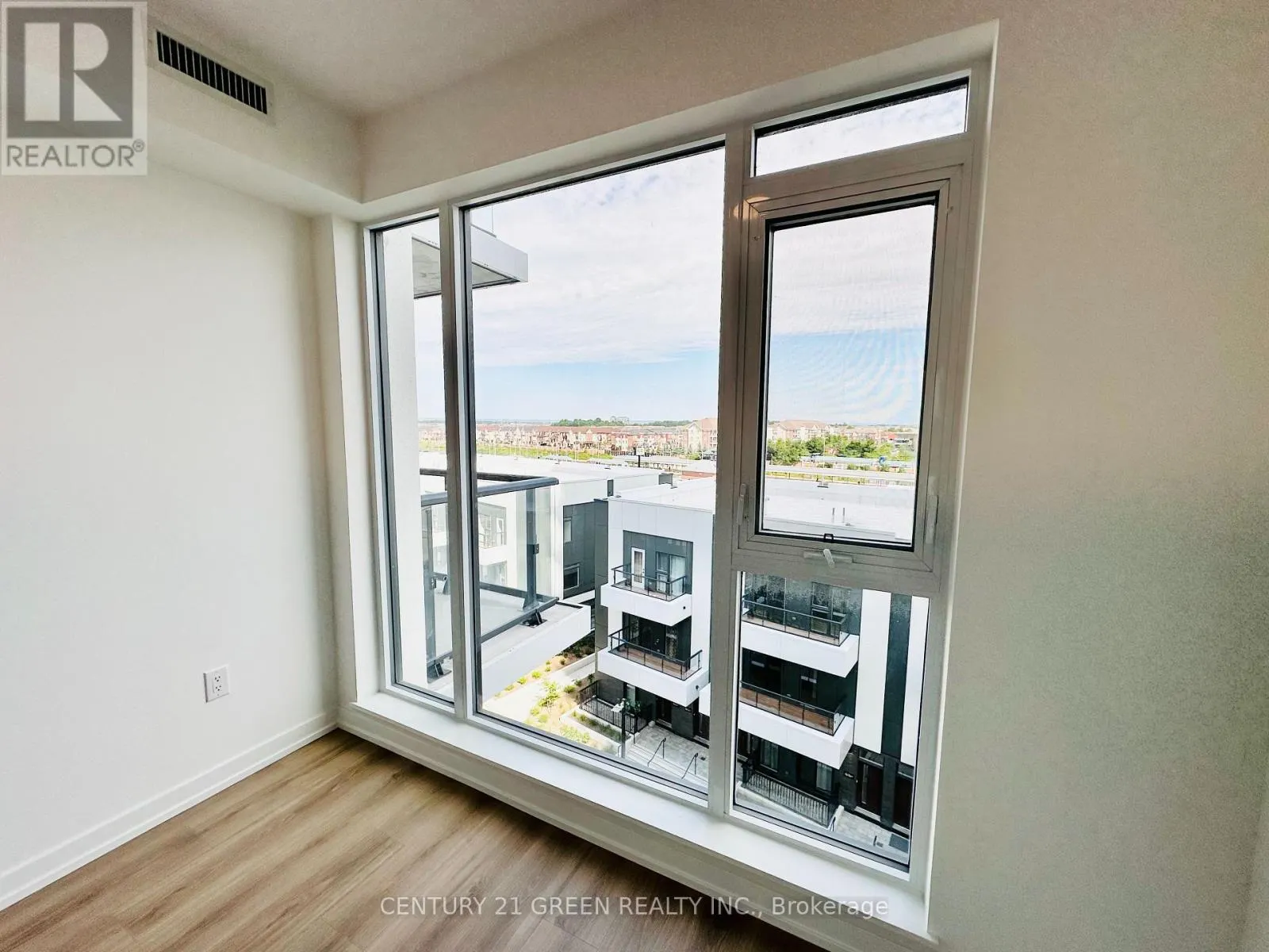503 - 10 LAGERFELD DRIVE