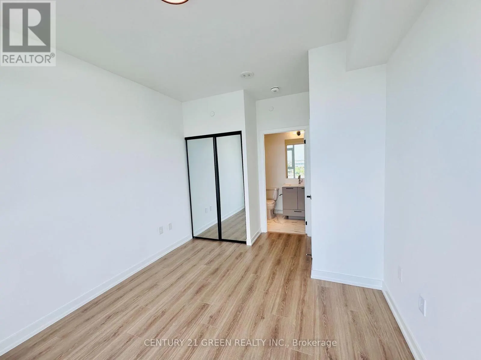 503 - 10 LAGERFELD DRIVE
