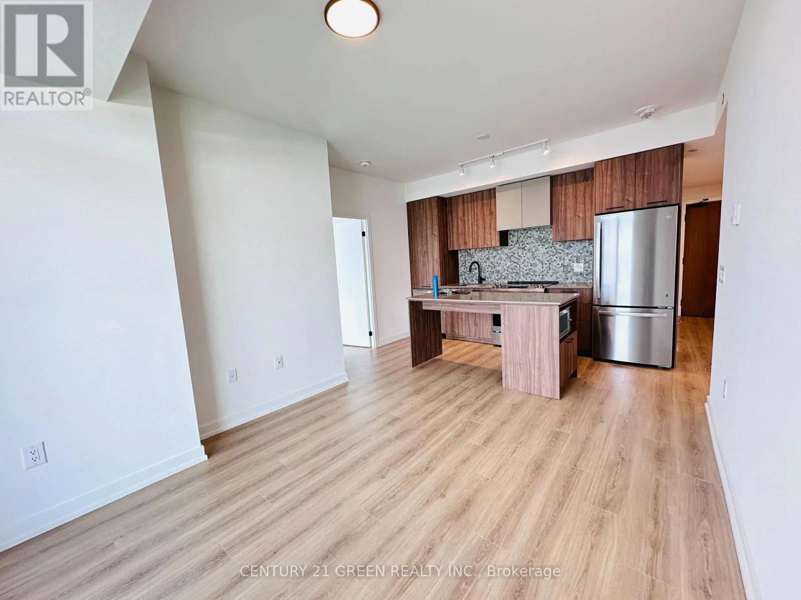 503 - 10 LAGERFELD DRIVE