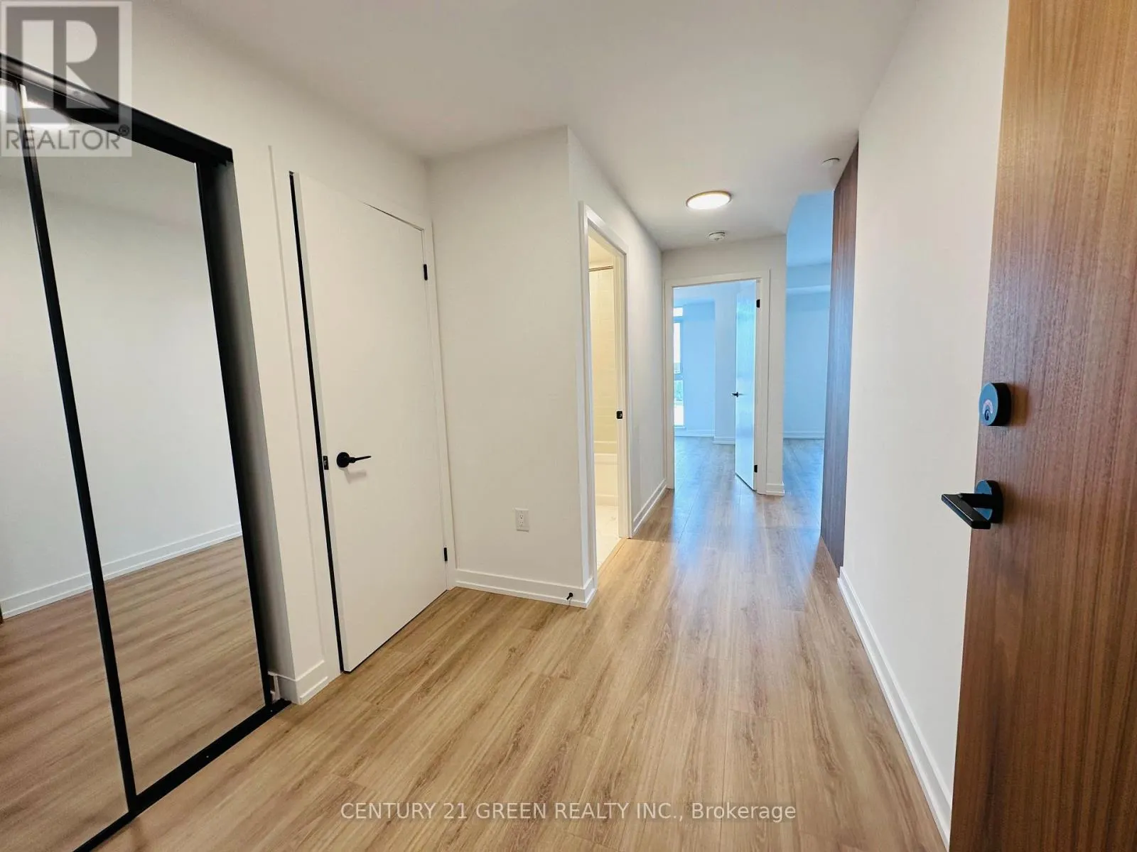 503 - 10 LAGERFELD DRIVE