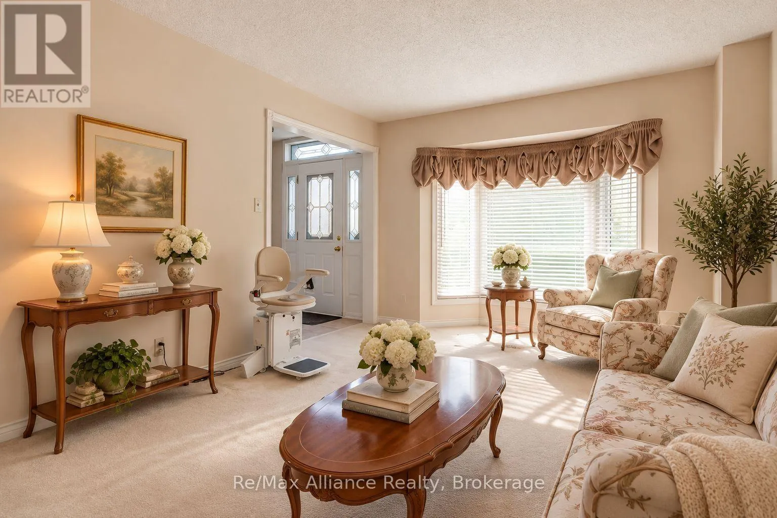 2151 PINEVIEW DRIVE
