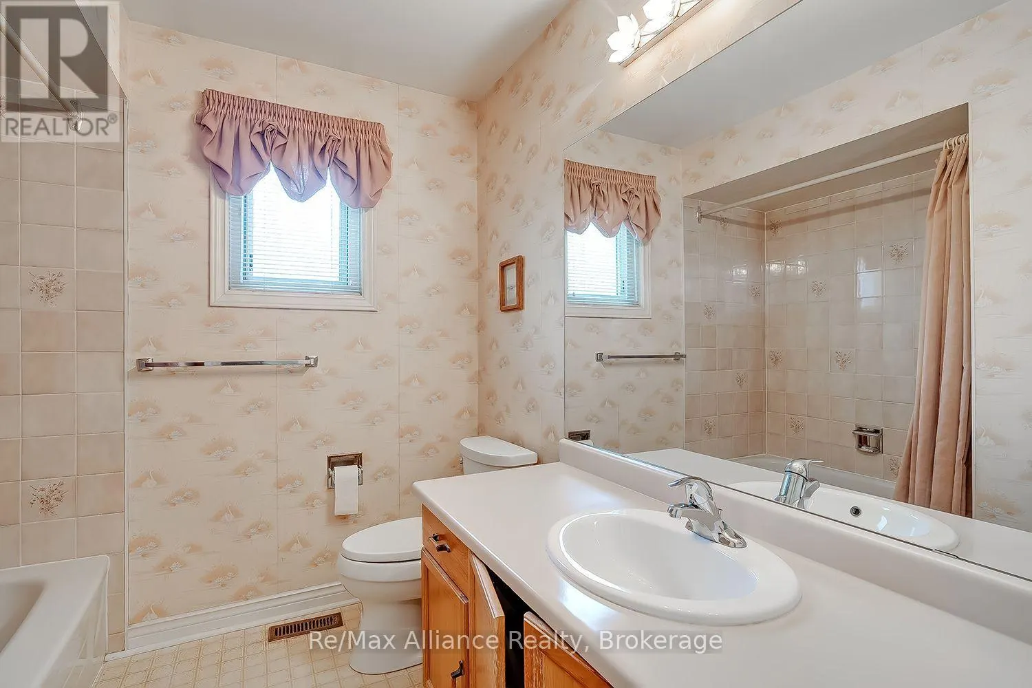 2151 PINEVIEW DRIVE